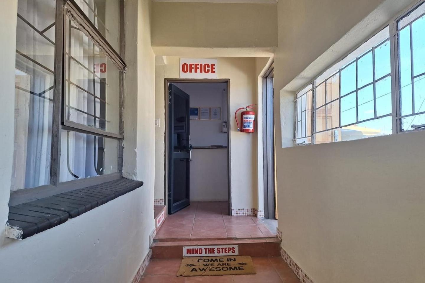 Отель Maluti Backpackers Phuthaditjhaba Экстерьер фото